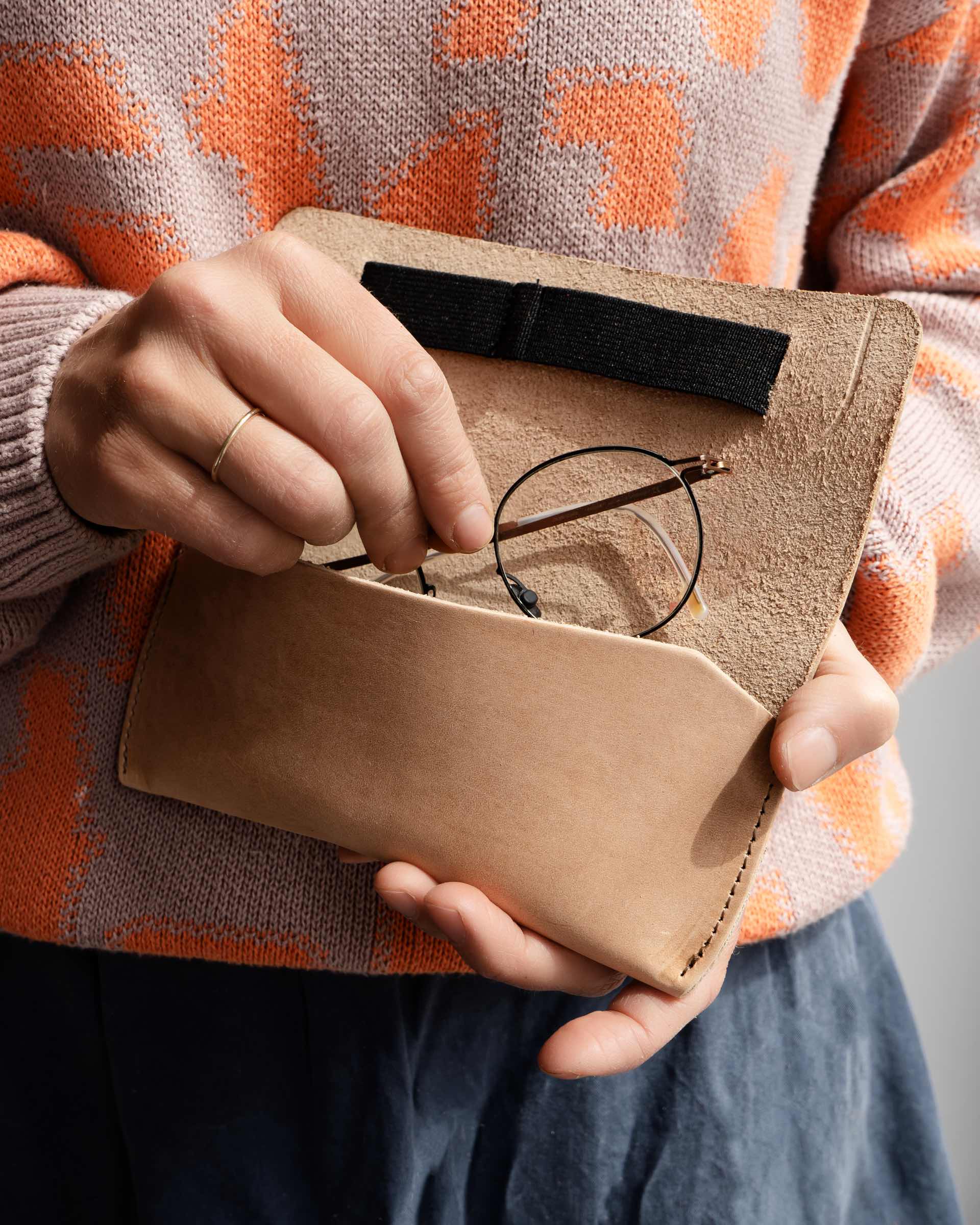 Brillenetui LUK aus Naturleder mit Wunschband