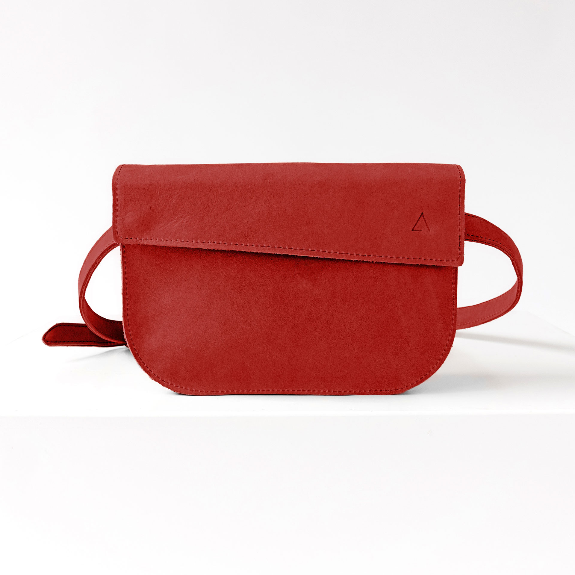 Crossbody Bag TEA in der Farbe Rot.