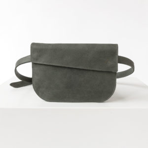 Crossbody Bag TEA in der Farbe Steingrau.