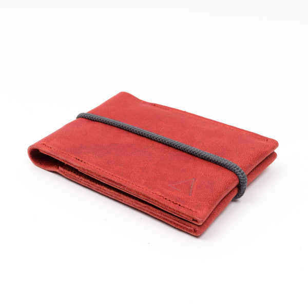 Portemonnaie OLI SMALL aus nachhaltigem Naturleder in Rot mit grauem Verschlussband