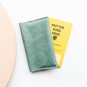 Mutter-Kind-Pass-Hülle EVE Österreich aus Naturleder in Mint mit dezenter Logoprägung