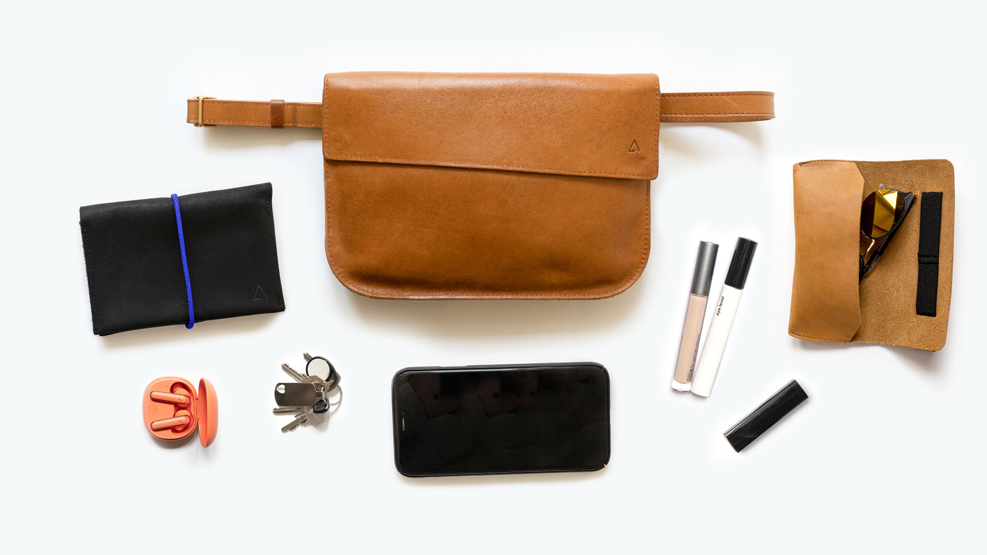 In unserer Crossbody Bag TEA Large finden deine wichtigsten Essentials wie Handy, Portemonnaie und Schlüssel ihren Platz - aber auch ein kleines Buch, Make Up, Taschentücher oder ein Brillenetui.
