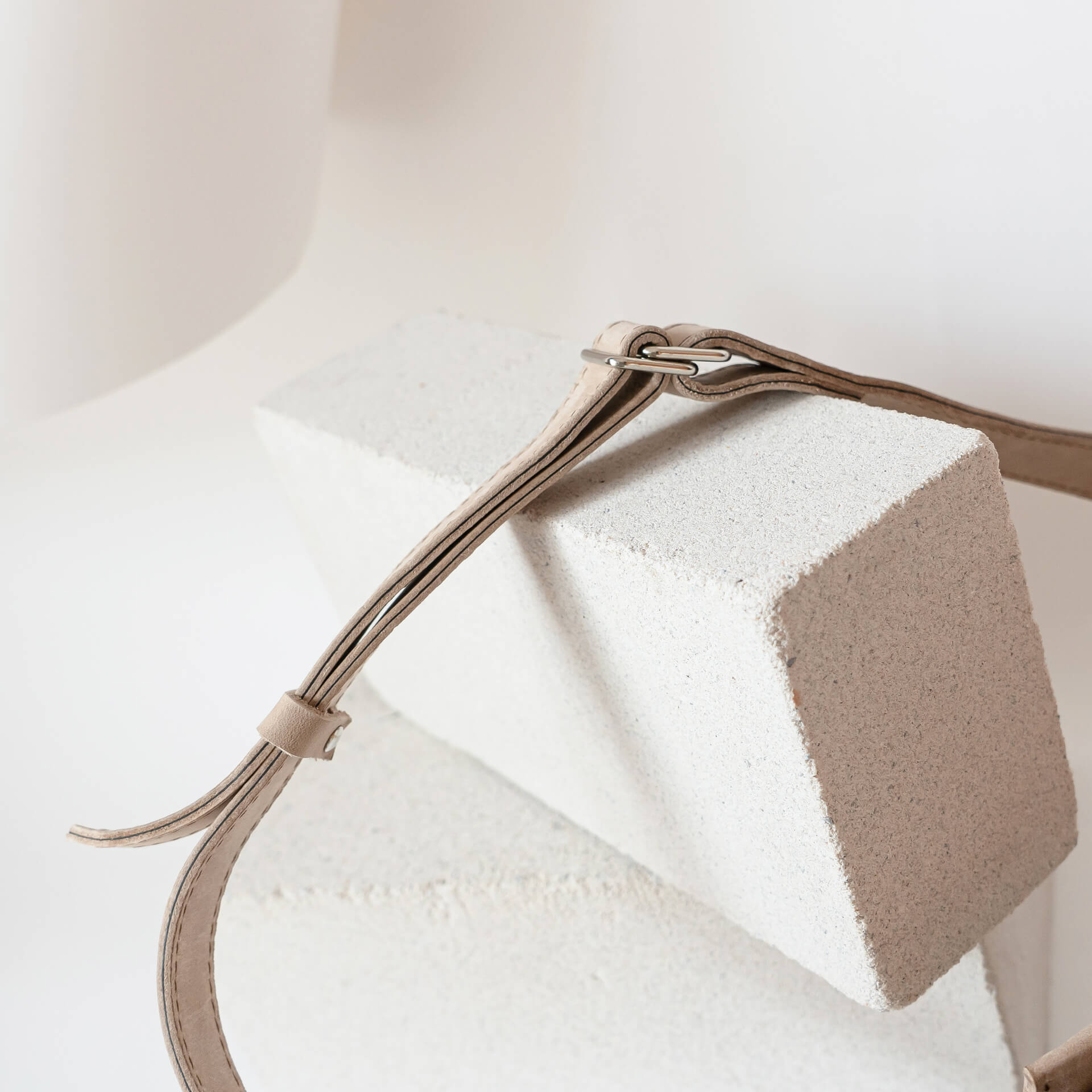 Crossbody Bag JEN-FRANZISKA KLEE-Naturleder-hellbraun-Gurt Detail