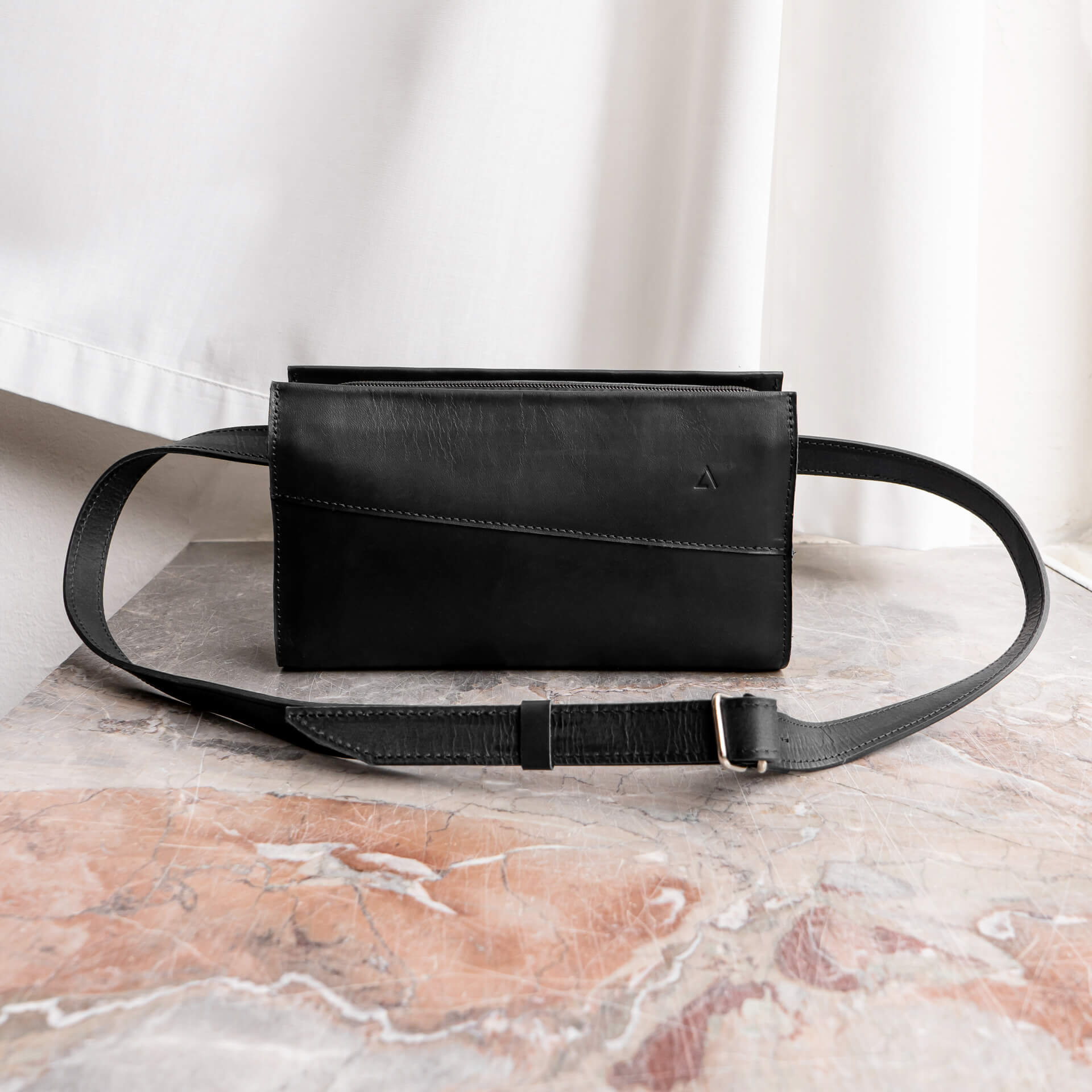 Crossbody Bag JEN-FRANZISKA KLEE-Naturleder-schwarz geoelt-Frontseite vorderseite