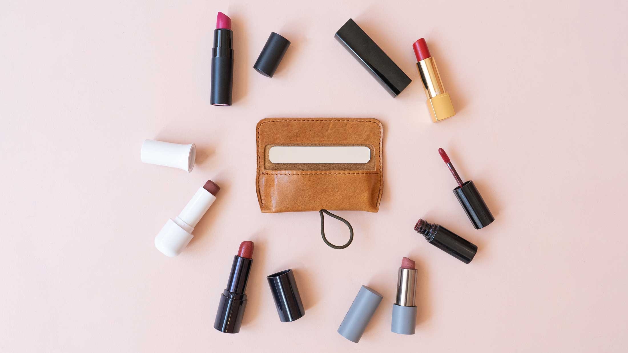 Der kleine Luxus für die Handtasche - in unser Etui passen Lippenstifte in Standardgrößen.