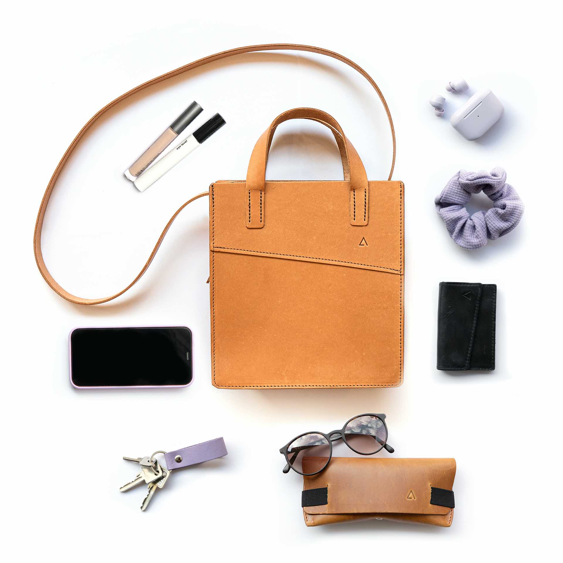 Crossbody Bag Tea bietet Platz für deine wichtigsten Essentials wie Handy, Portemonnaie und Schlüssel.